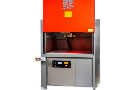 Für die Laserbeschriftung von Bauteilen bis zu einer Höhe von 500 mm und einer Länge von 1600 mm