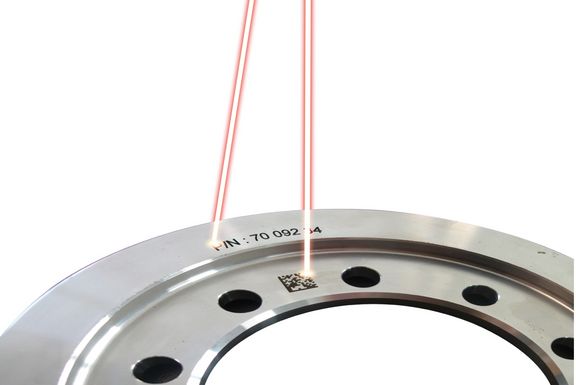 Markieren auf verschiedenen Ebenen, Beschriftung von Zylindern ohne Drehung des Werkstücks und Laserbeschriften auf schrägen Flächen und an schwierigen Stellen