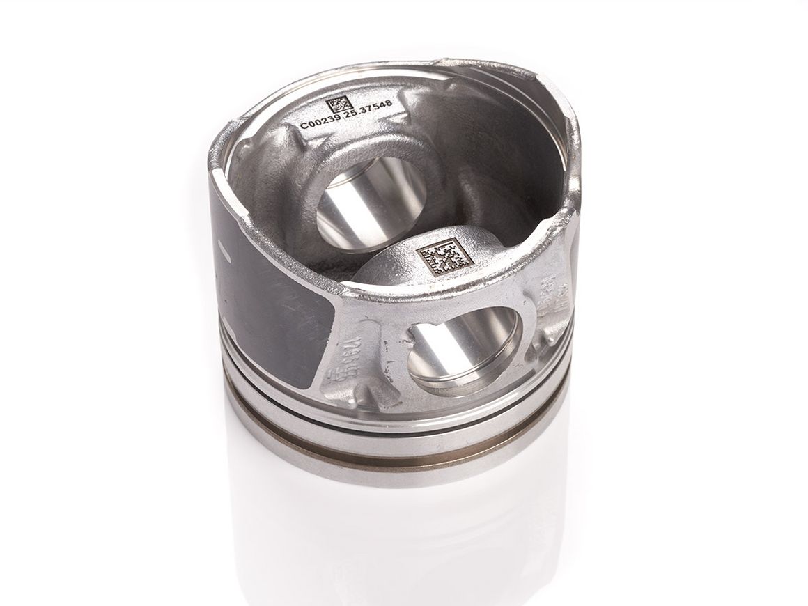 Lasergravur einer DataMatrix auf dem Kolben eines Verbrennungsmotors