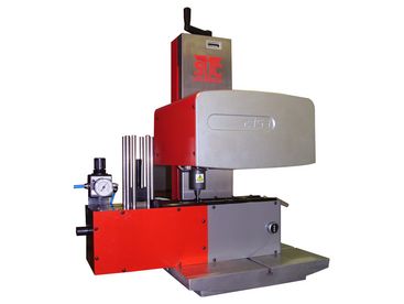 Alimentation automatique de plaques signalétiques pour les systèmes de marquage par micro percussion