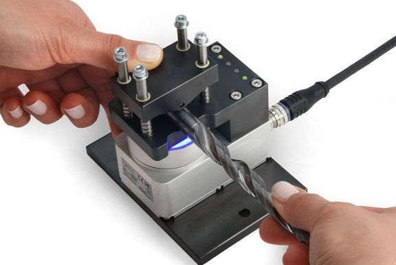 Einfaches und unkompliziertes Auslesen codierter Informationen auf Rundwerkzeugen