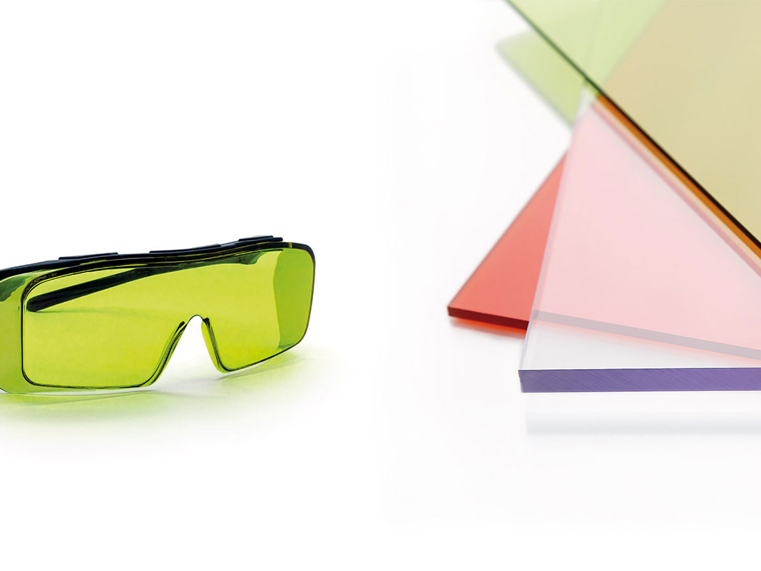 Protection contre les rayons laser : Fenêtres de protection et lunettes